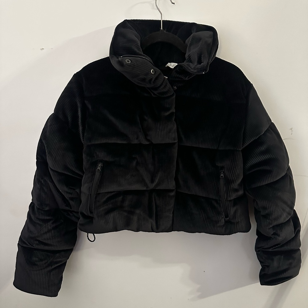 ALO Yoga women’s ribbed velour gold rush puffer in black sz small